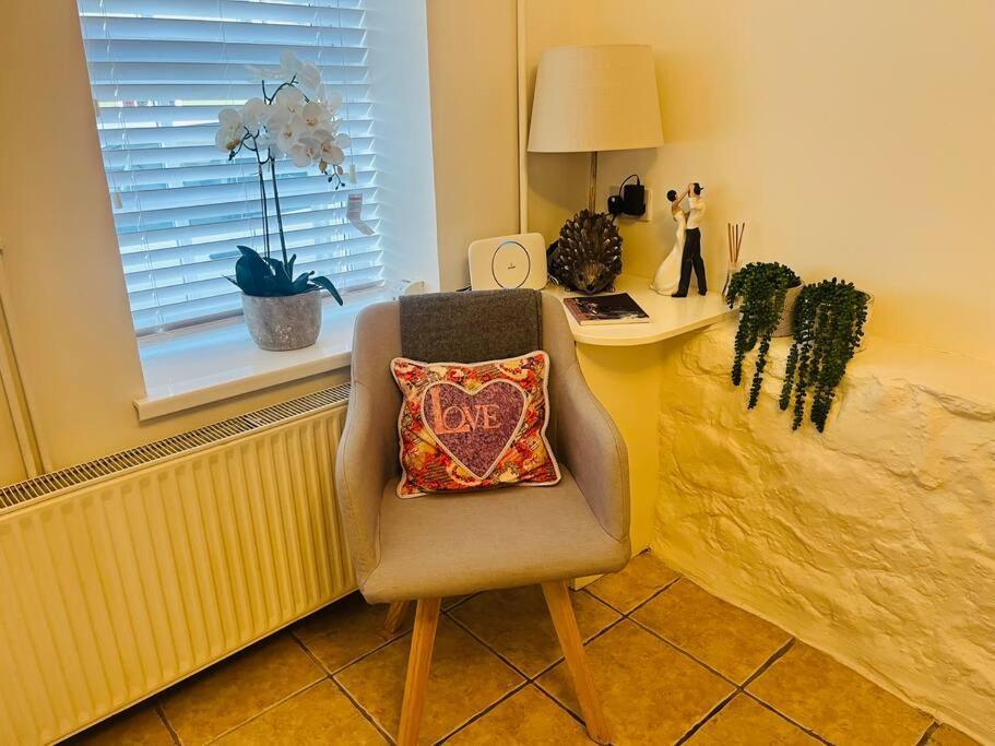 Charming Brecon Beacons Cottage With Parking Gilwern Exterior foto