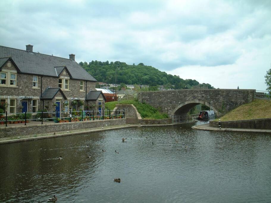Charming Brecon Beacons Cottage With Parking Gilwern Exterior foto